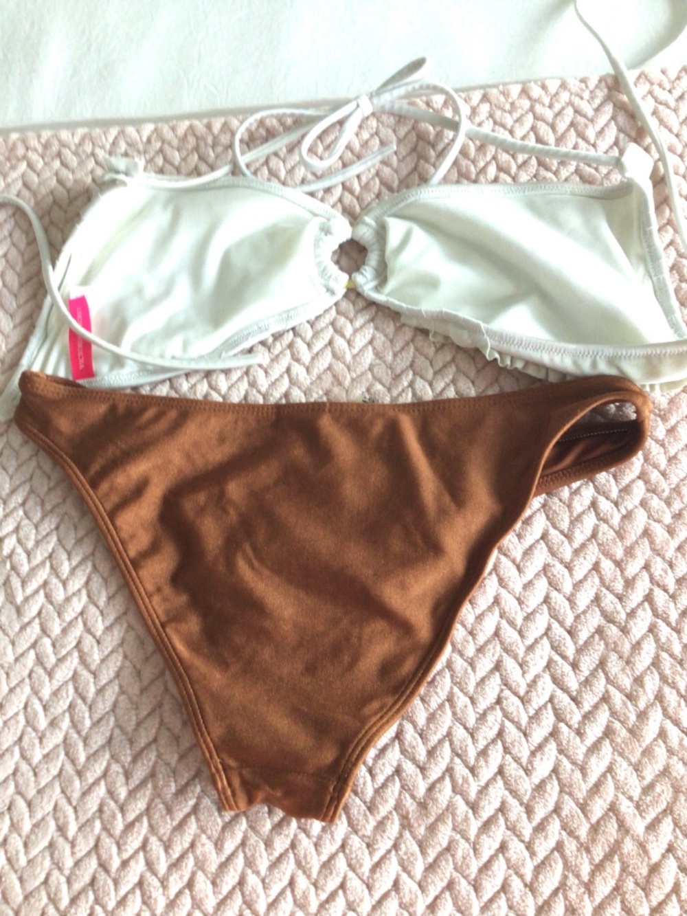 Bikini - Picture 5 of 6